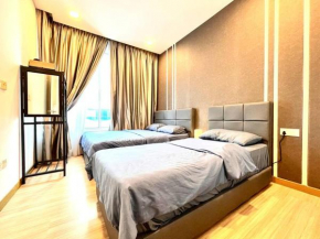 Grand Suite @ The Wave Residence-Cozy 2-BR Retreat: AC, Street Views & Games